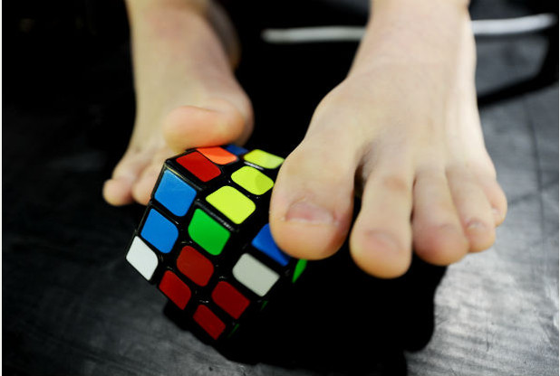 Campionatul Mondial al cubului Rubic prezintă puzzle-ul sănătătii!