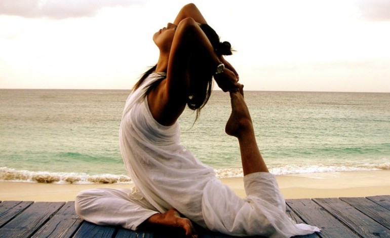 Cum să scăpaţi de durerea de genunchi? – Practicaţi yoga!